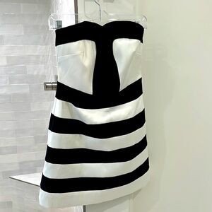 LIKE NEW Laundry by Shelli Segal Elegant Black & White Strapless Cocktail Dress
